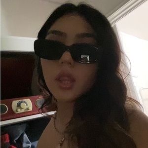 Meet your Posher, Roxanne